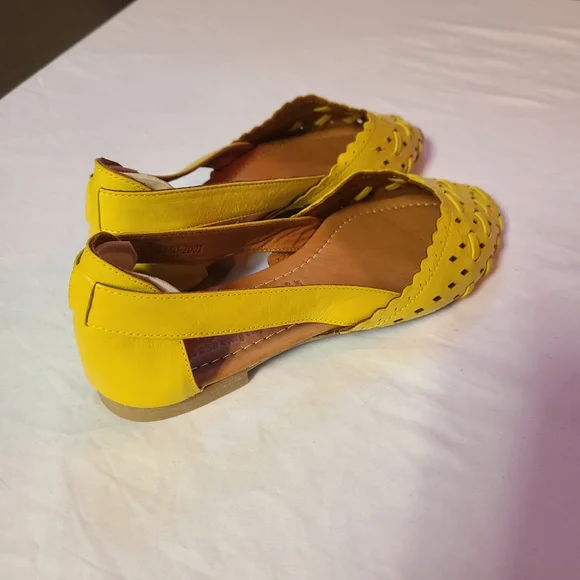 Spring Step Yellow Flats Size 36 - Picture 7 of 10